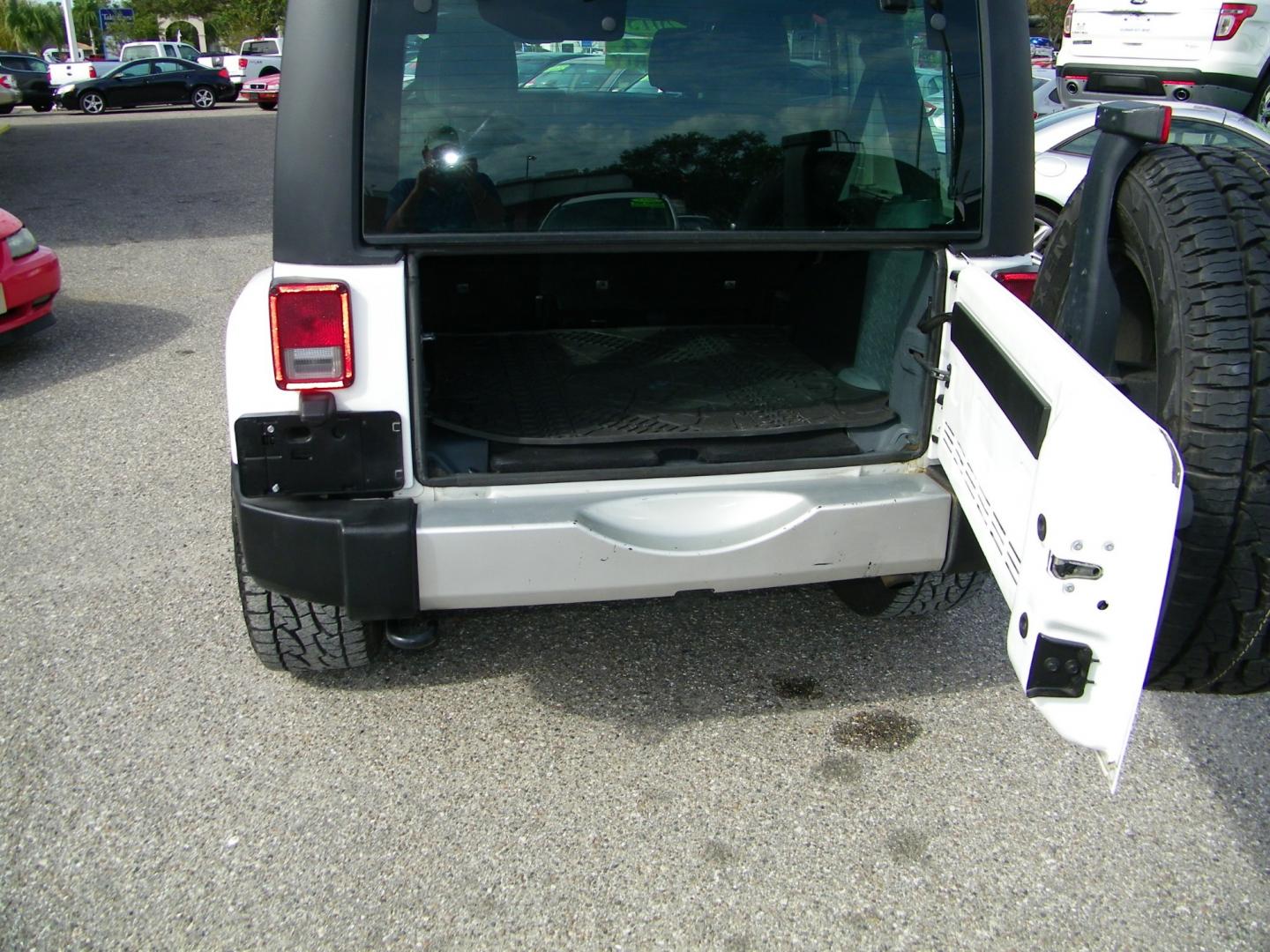 2015 White /Black Jeep Wrangler Unlimited Sahara 4WD (1C4BJWEGXFL) with an 3.6L V6 DOHC 24V FFV engine, Automatic transmission, located at 4000 Bee Ridge Road, Sarasota, FL, 34233, (941) 926-0300, 27.298664, -82.489151 - Photo#11